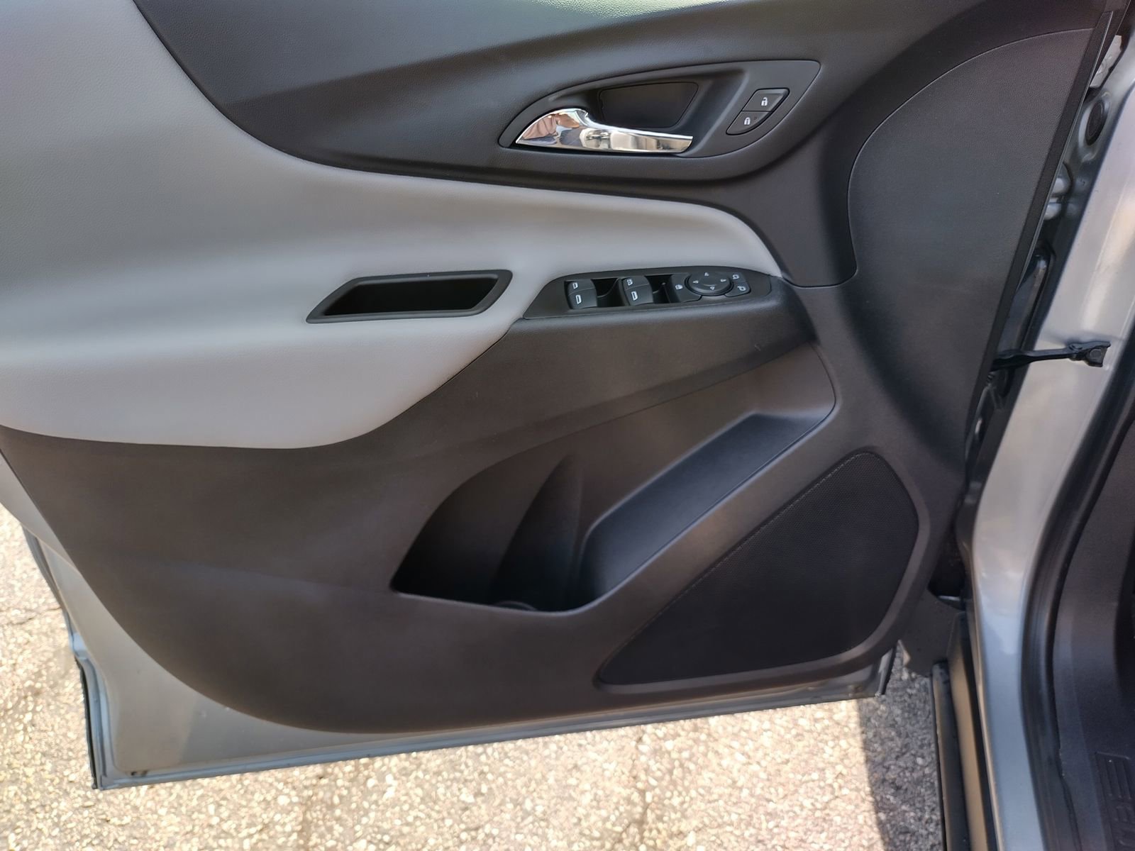 Used 2024 Chevrolet Equinox LS w/ Driver Confidence II Package image 7