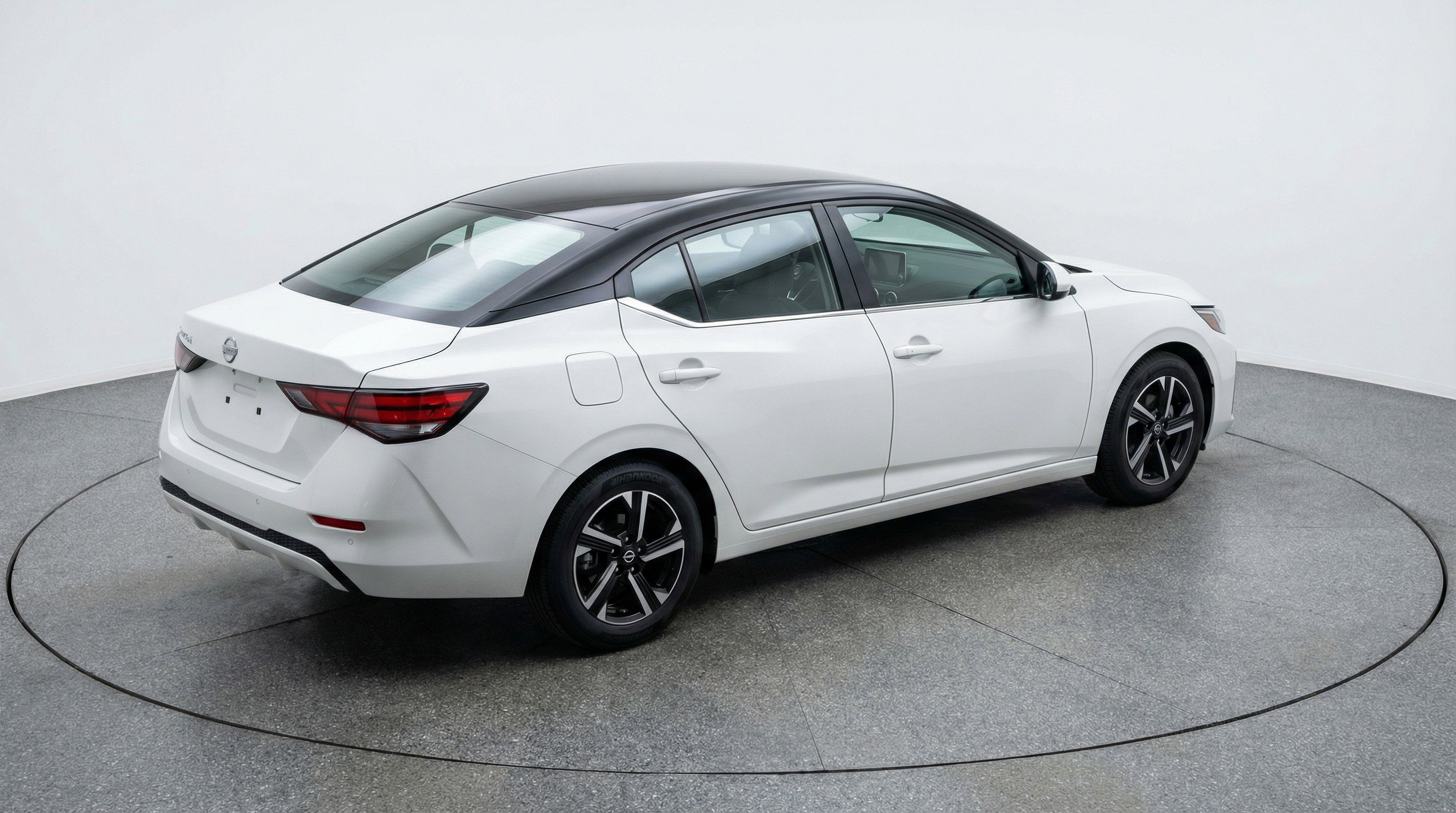 Used 2025 Nissan Sentra SV FWD image 9