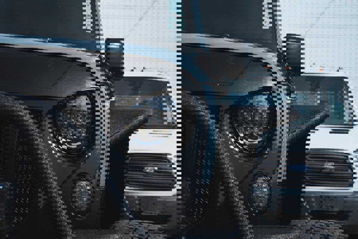 Used 2015 Jeep Wrangler Unlimited Rubicon w/ Connectivity Group image 12