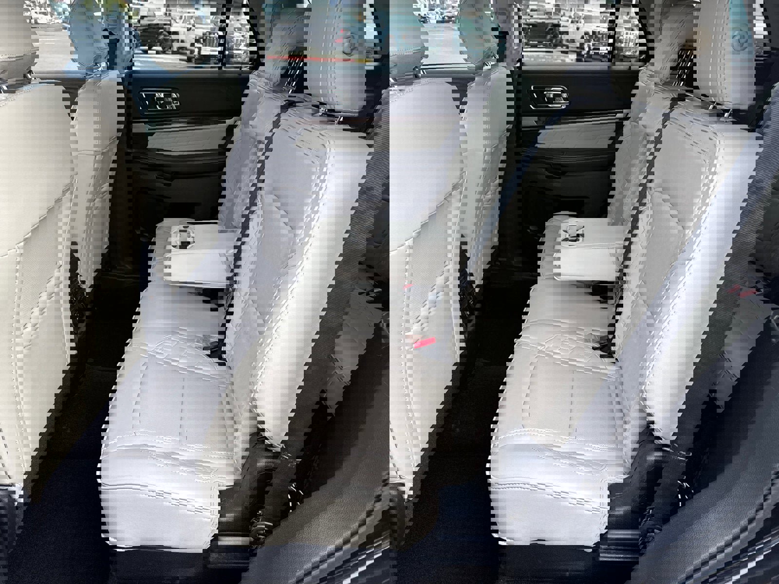 Used 2017 Ford Explorer Platinum image 21