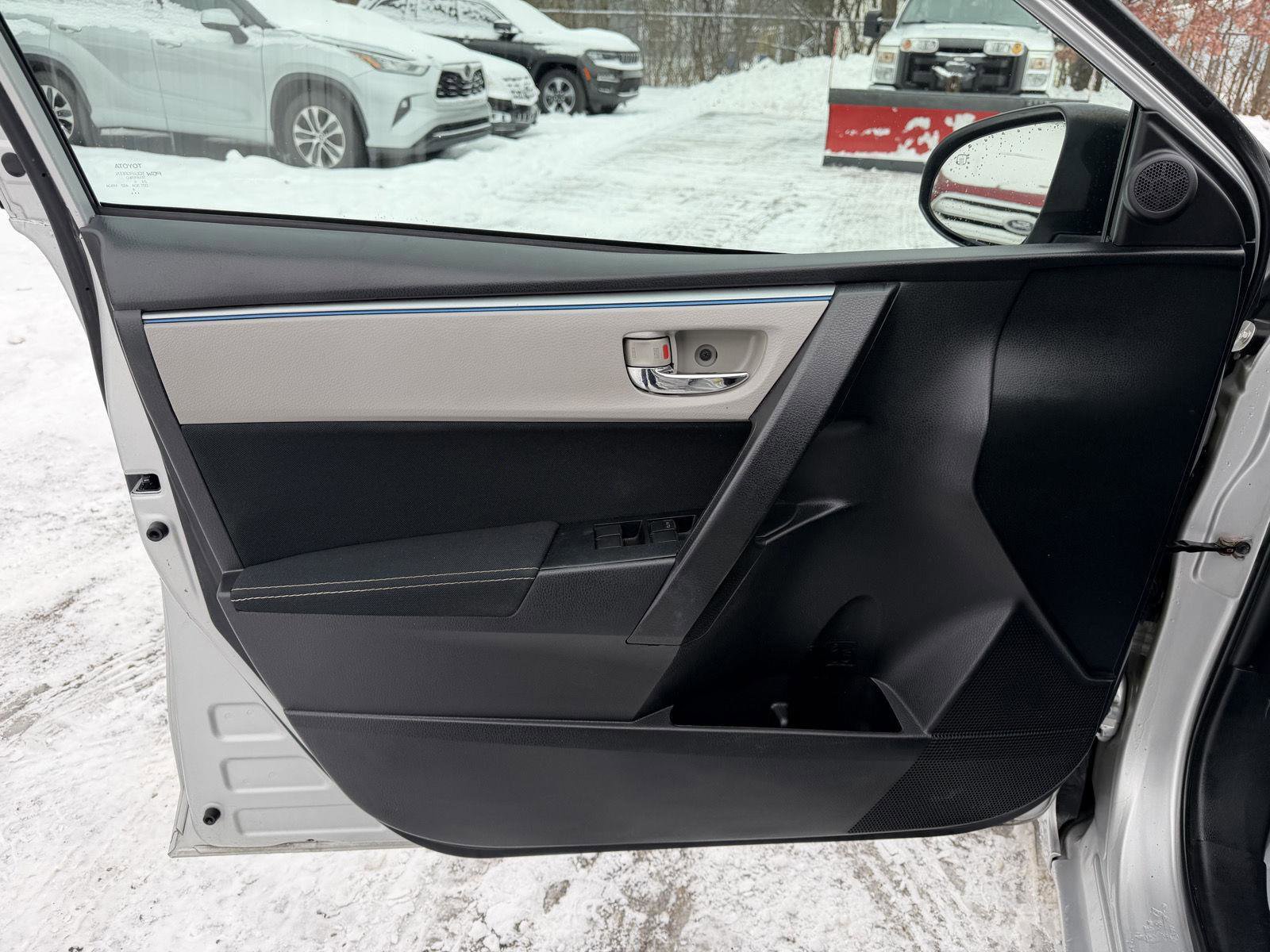 Used 2014 Toyota Corolla LE image 7