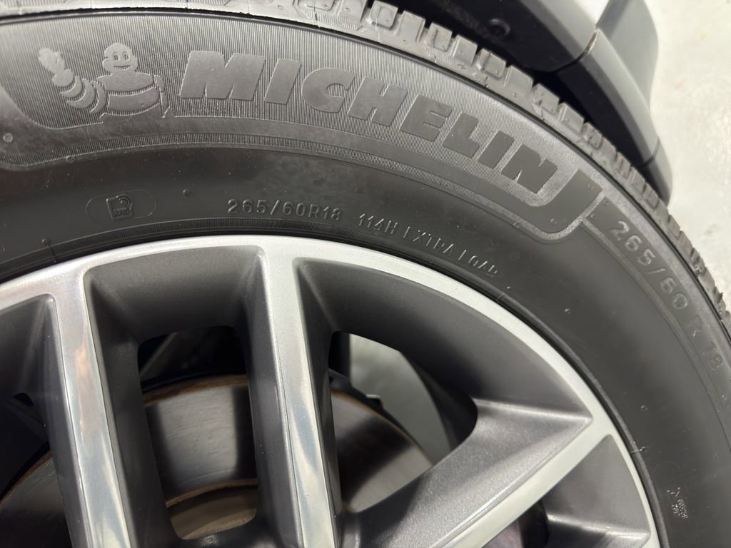 Used 2019 Jeep Grand Cherokee Laredo w/ Laredo X Package image 15