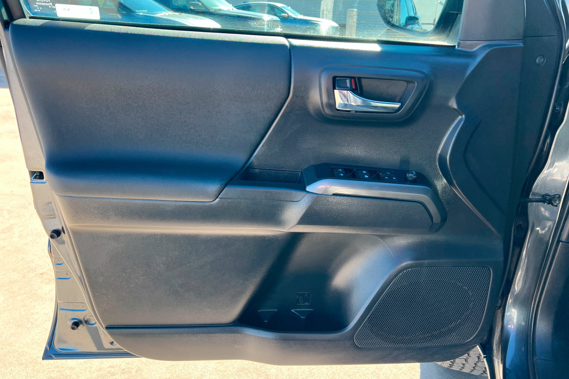 Used 2023 Toyota Tacoma TRD Off-Road image 15