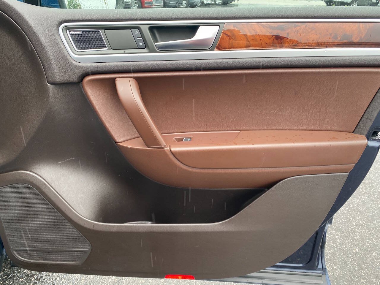 Used 2012 Volkswagen Touareg TDI AWD/4WD image 33