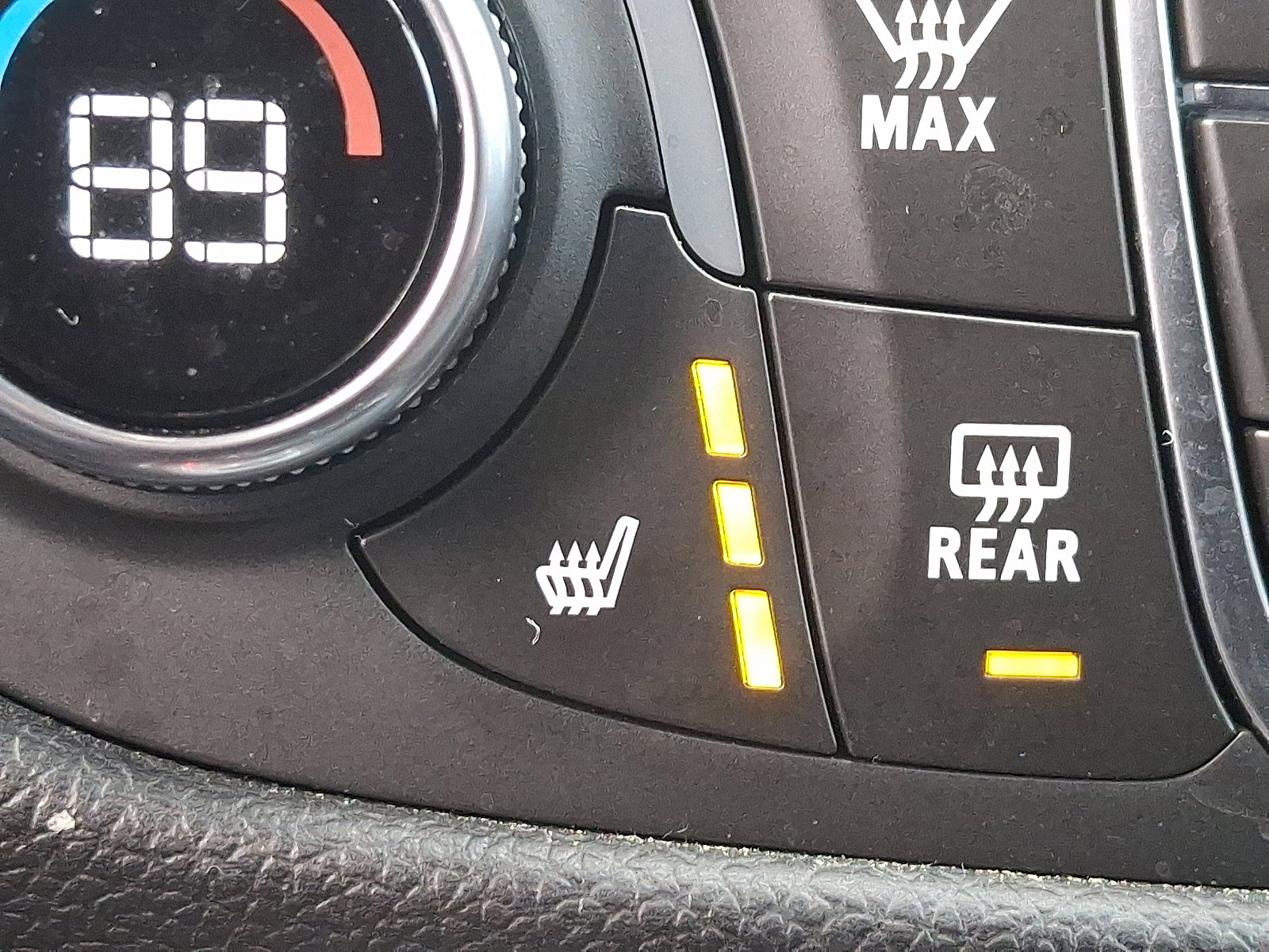 Used 2020 Chevrolet Equinox LT image 25