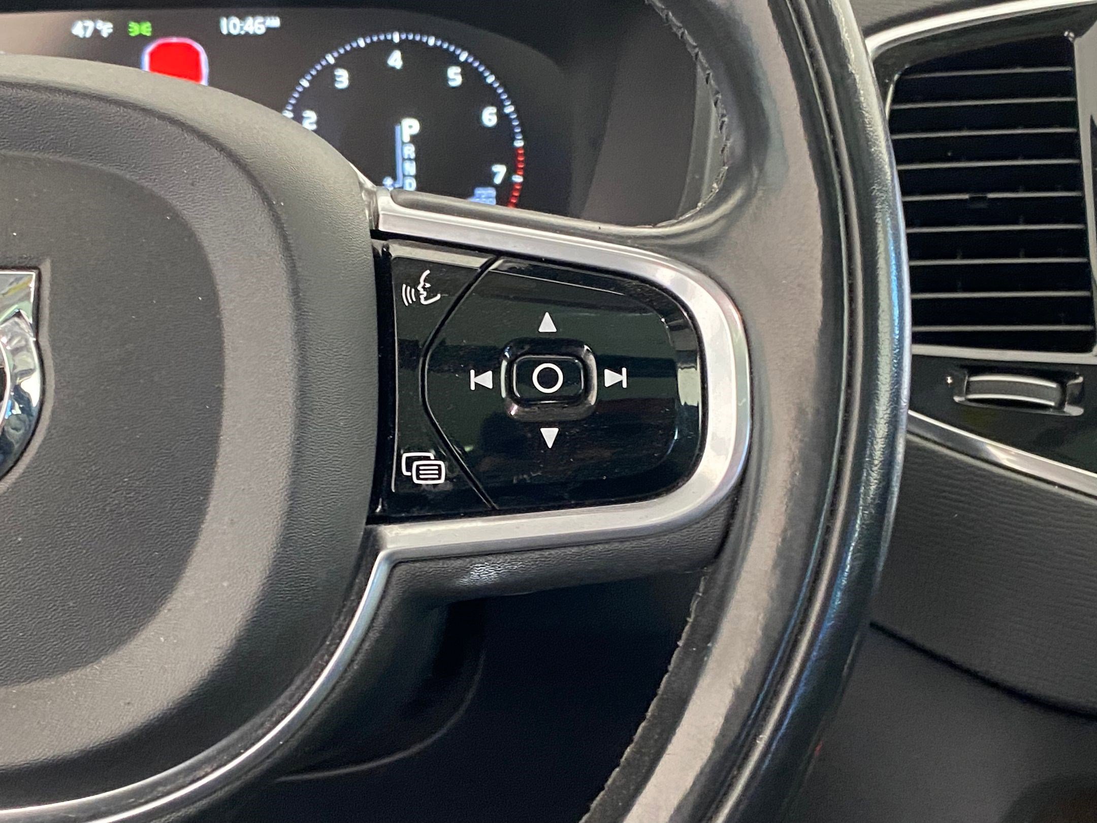 Used 2017 Volvo XC90 T6 Momentum w/ Vision Package image 30