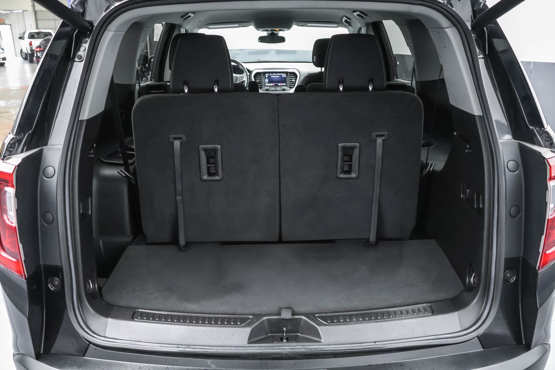 Used 2023 GMC Acadia SLE w/ Driver Convenience Package image 34