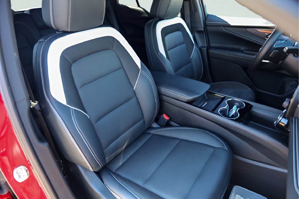 Certified 2024 Chevrolet Blazer EV LT AWD/4WD image 29