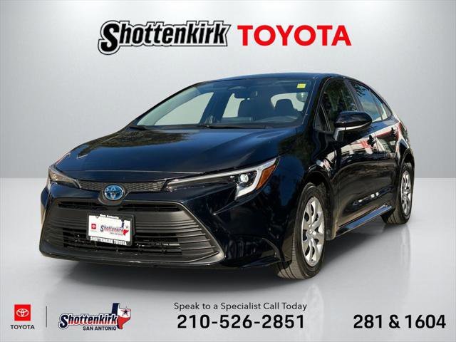 Certified 2025 Toyota Corolla LE image 1