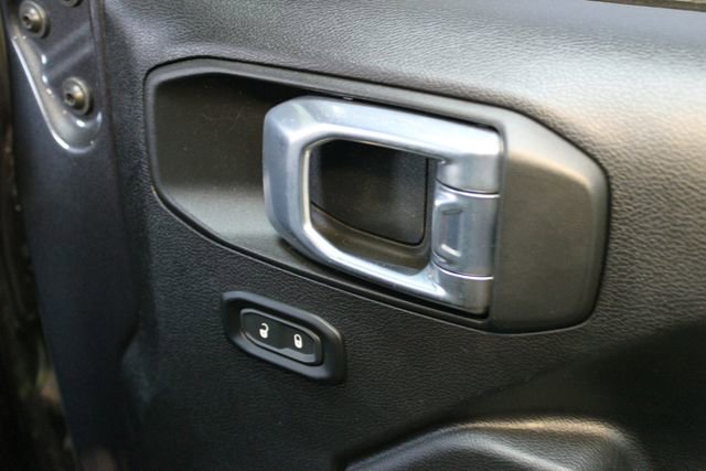 Used 2021 Jeep Wrangler Sport S image 9