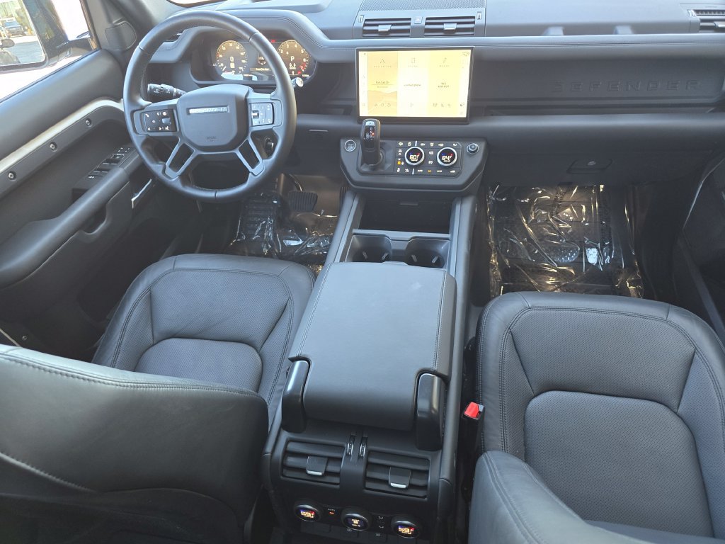 Used 2025 Land Rover Defender 130 X-Dynamic SE AWD/4WD image 24