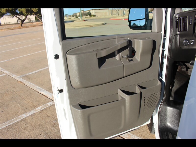 Used 2020 Chevrolet Express 3500 LS RWD image 25