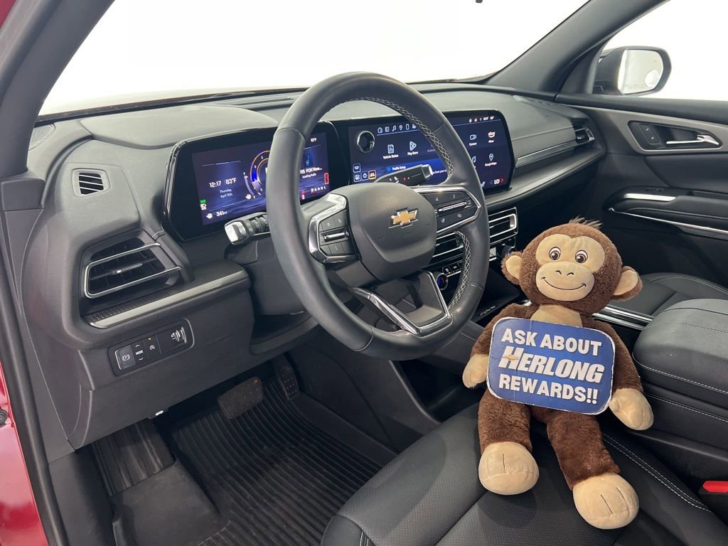 Used 2025 Chevrolet Traverse LT w/ Sun and Wheel Package FWD image 9