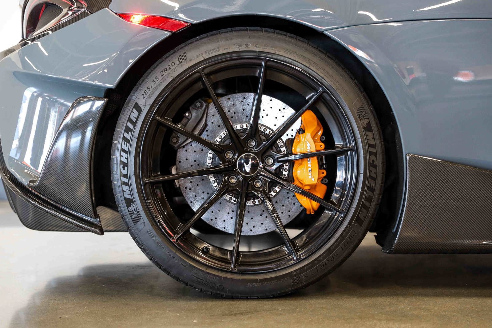 Used 2019 McLaren 600LT RWD image 17