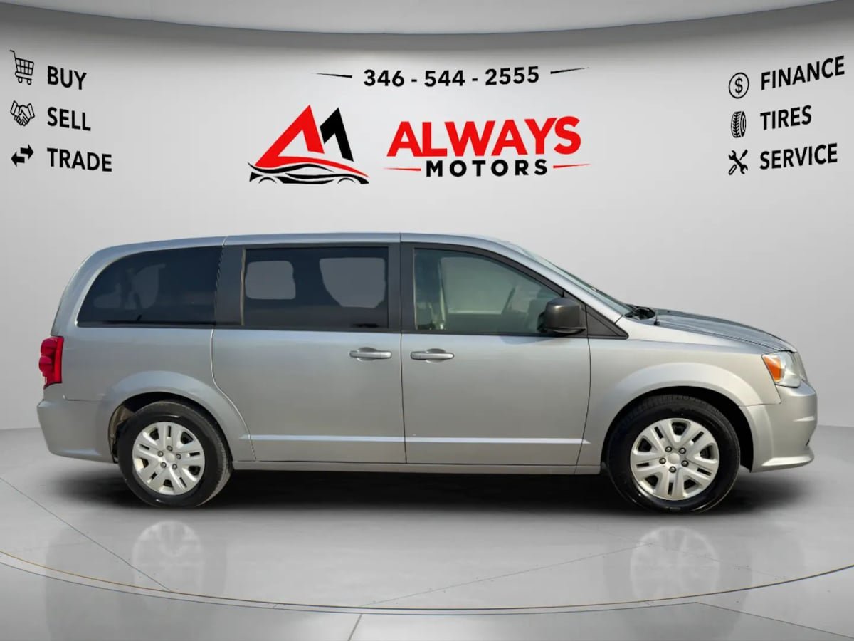 Used 2018 Dodge Grand Caravan SE w/ UConnect Hands-Free Group FWD image 4