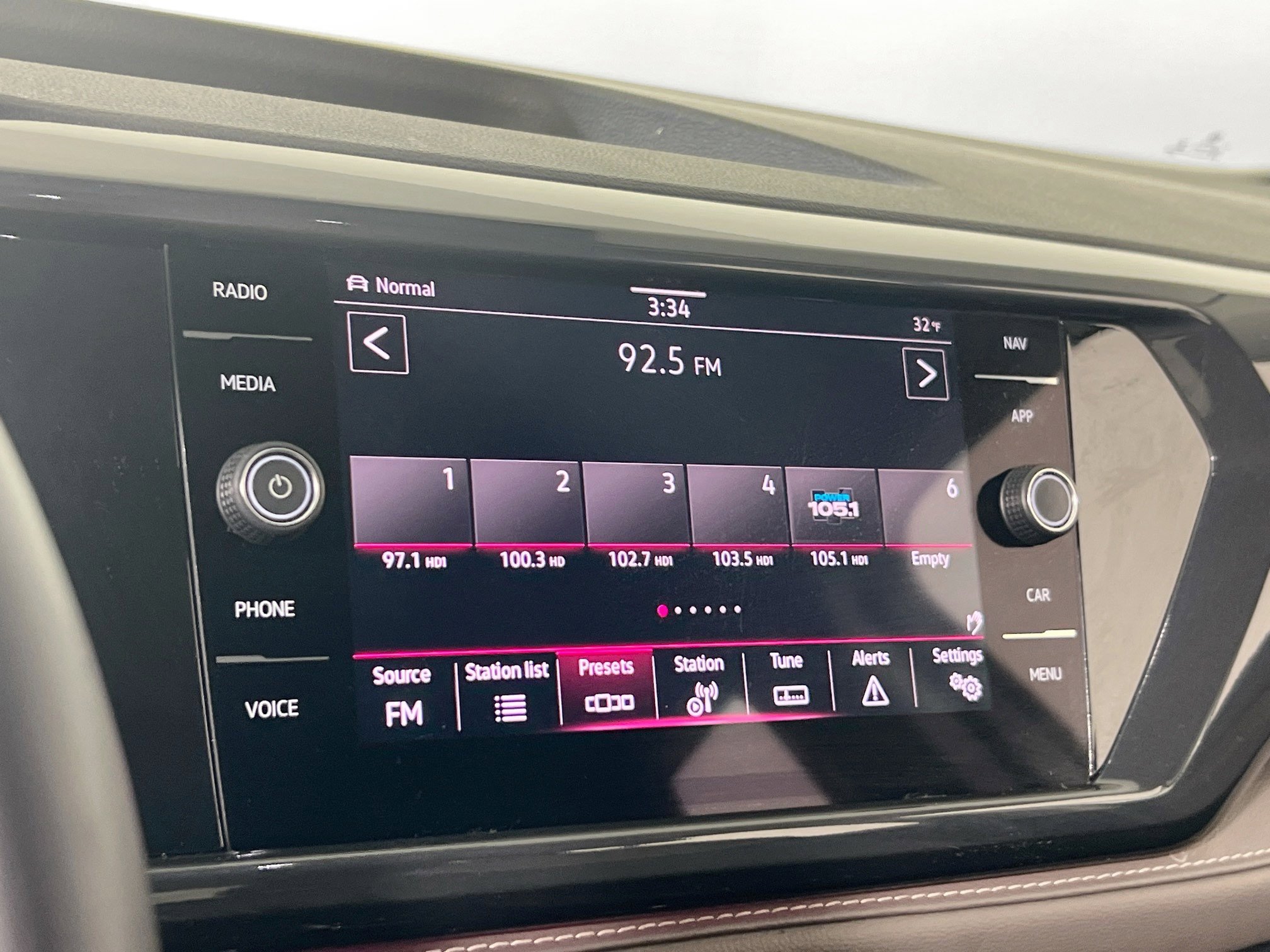 Used 2023 Volkswagen Taos SEL AWD/4WD image 15