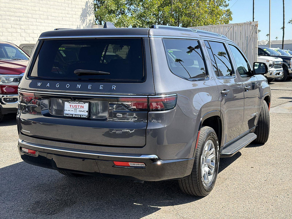 Used 2023 Jeep Wagoneer 4WD image 5