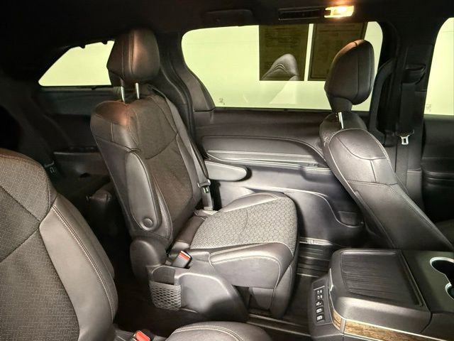 Used 2025 Toyota Sienna Platinum image 50