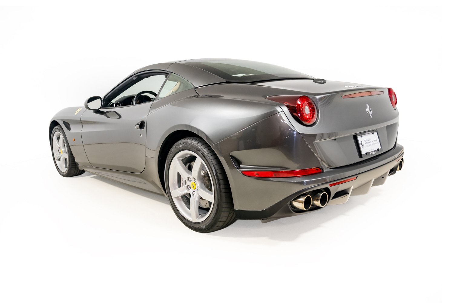 Used 2015 Ferrari California T RWD image 4