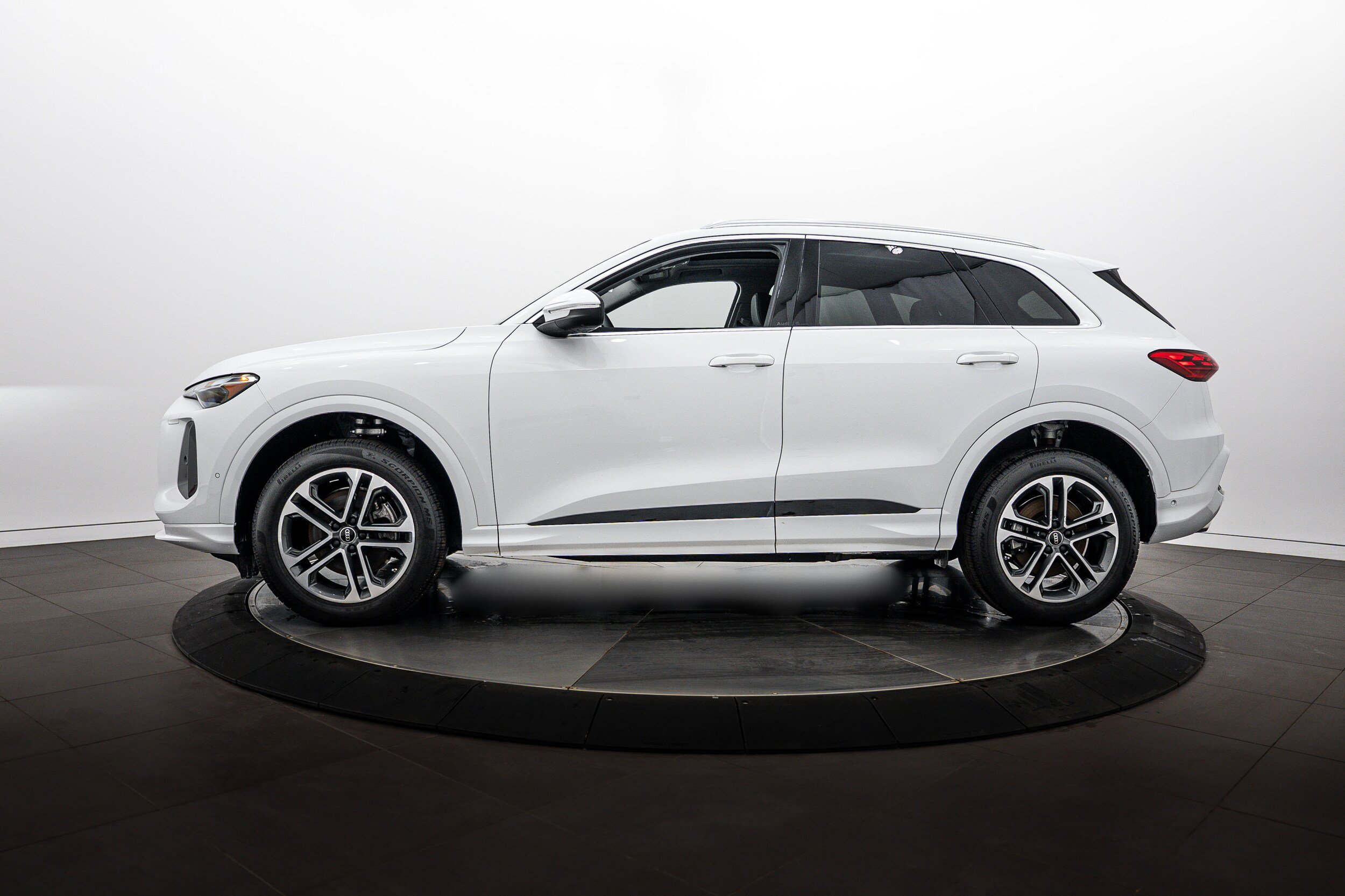 Used 2025 Audi Q5 Premium w/ Convenience Package AWD/4WD image 6