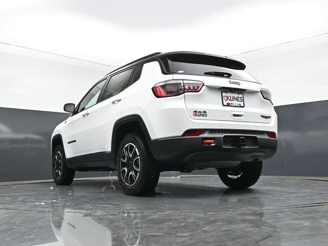 New 2026 Jeep Compass Trailhawk w/ Sun, Sound & Navigation Group AWD/4WD image 58