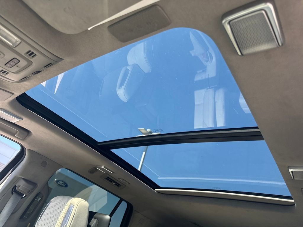 Used 2024 Cadillac Escalade Sport Platinum w/ LPO, ONYX Package image 19