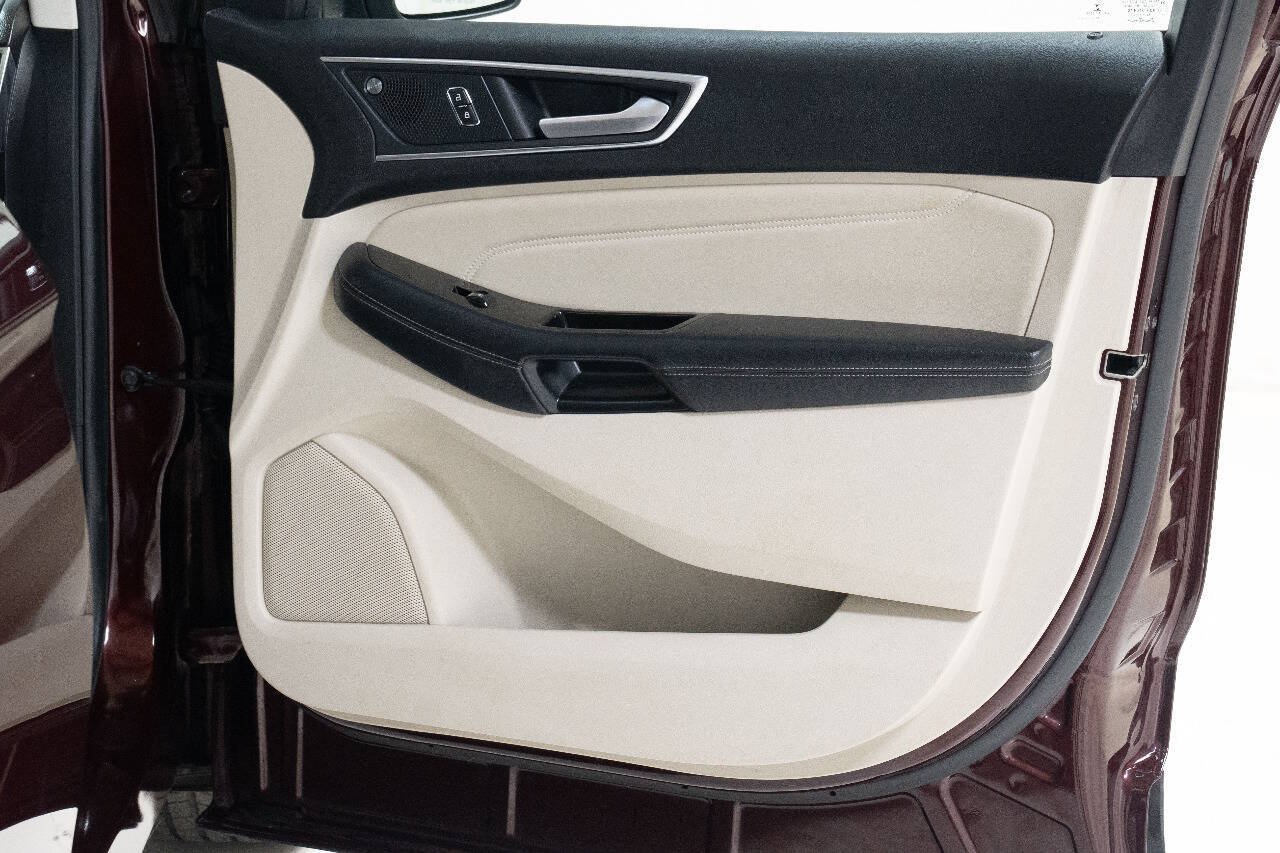 Used 2019 Ford Edge Titanium w/ Equipment Group 301A FWD image 22