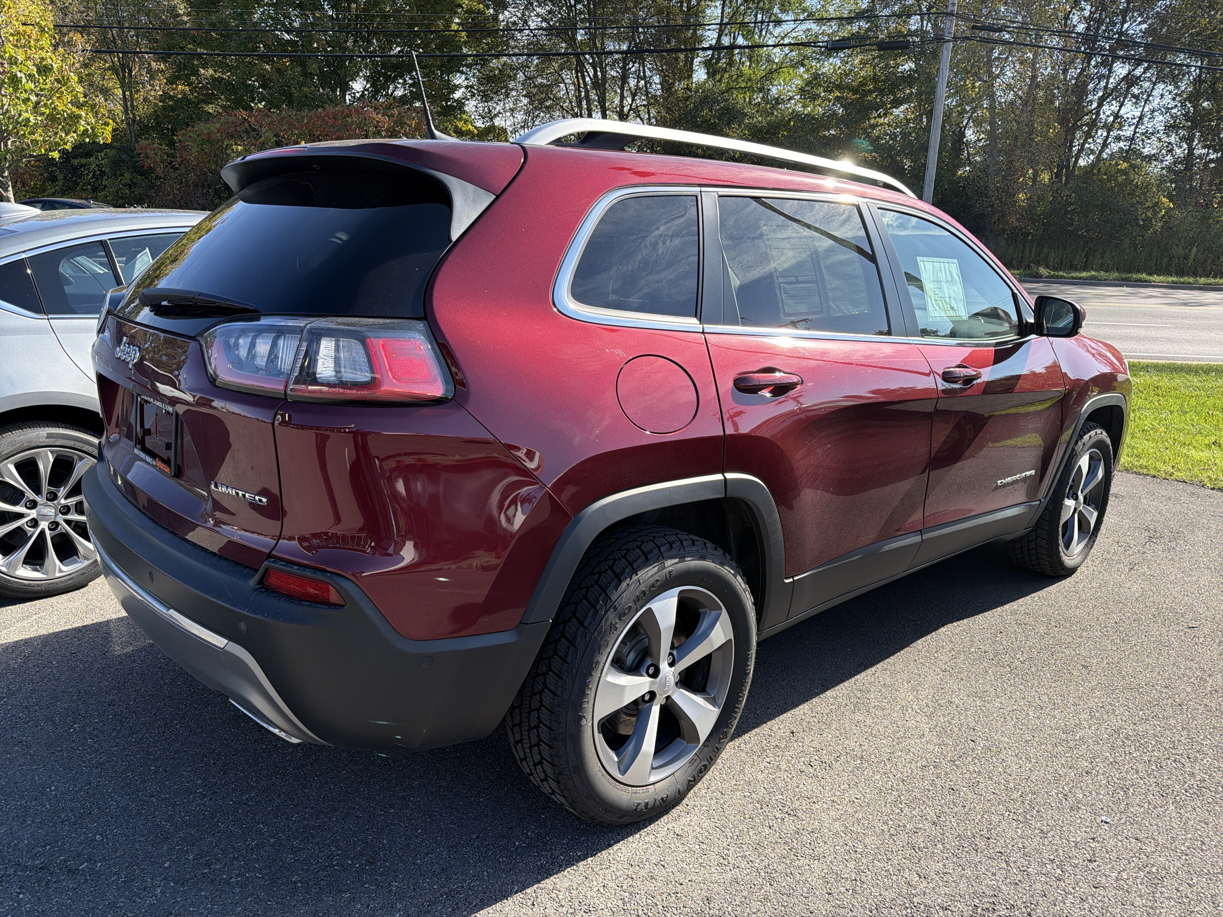 Used 2021 Jeep Cherokee Limited w/ Mopar Interior Package AWD/4WD image 7