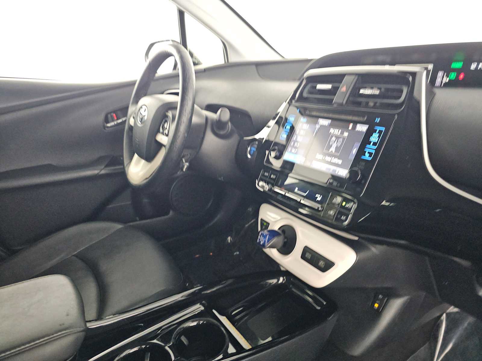 Used 2017 Toyota Prius Four image 11