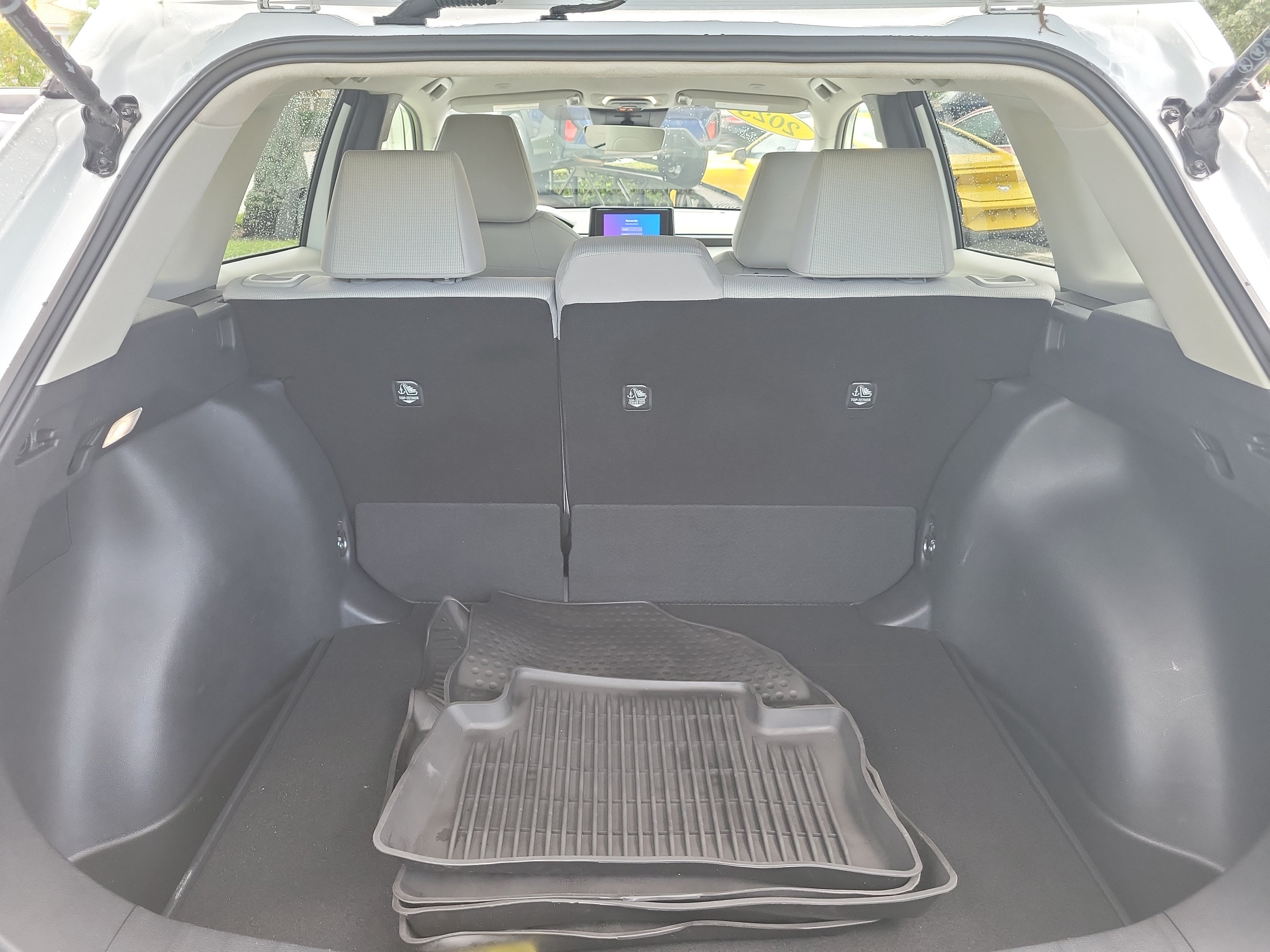 Used 2025 Toyota Corolla Cross LE FWD image 11