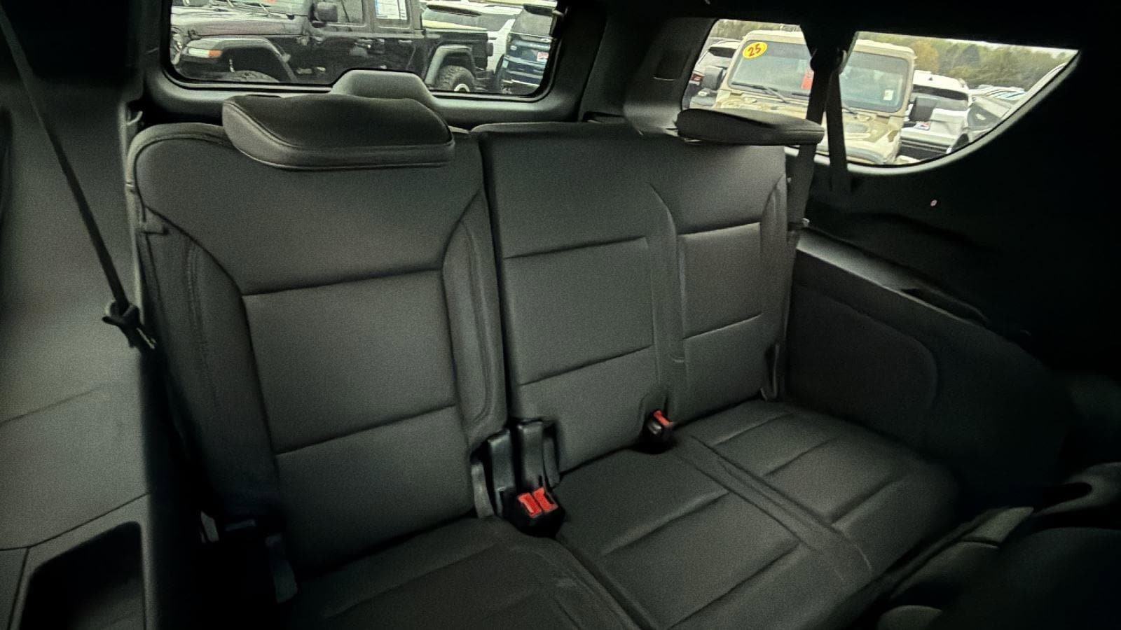 Used 2024 Chevrolet Suburban Z71 w/ Luxury Package AWD/4WD image 20