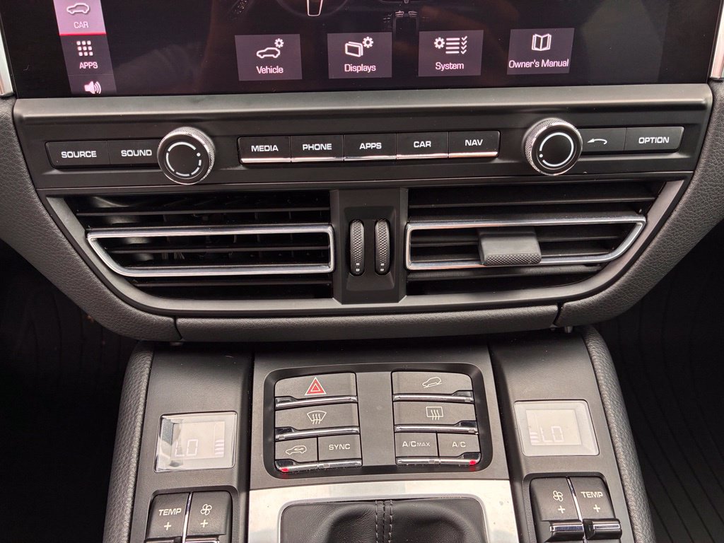 Used 2020 Porsche Macan AWD/4WD image 35