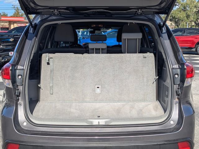 Used 2019 Toyota Highlander LE image 12