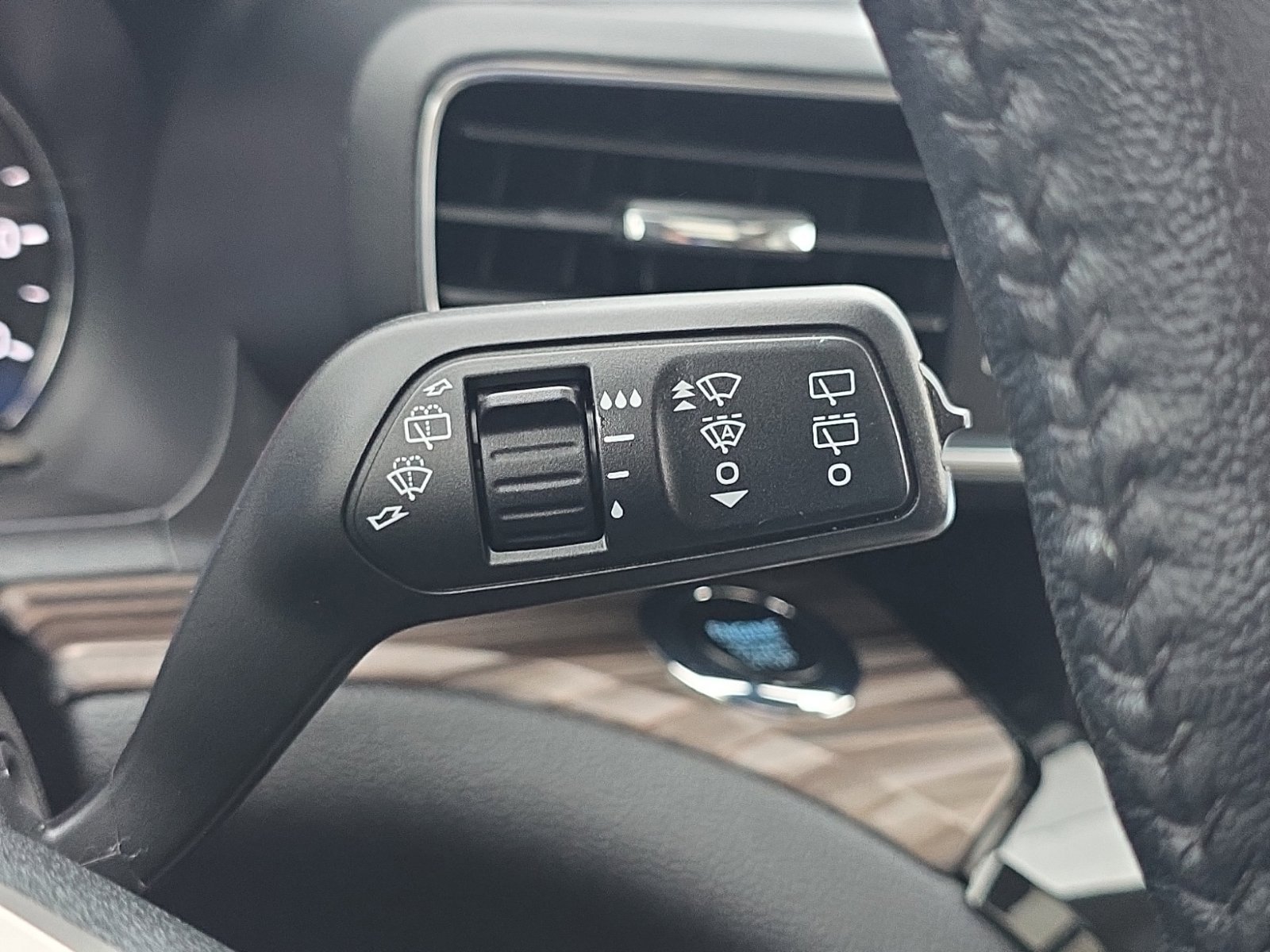 Used 2022 Ford Explorer Limited w/ Limited Technology Package AWD/4WD image 38