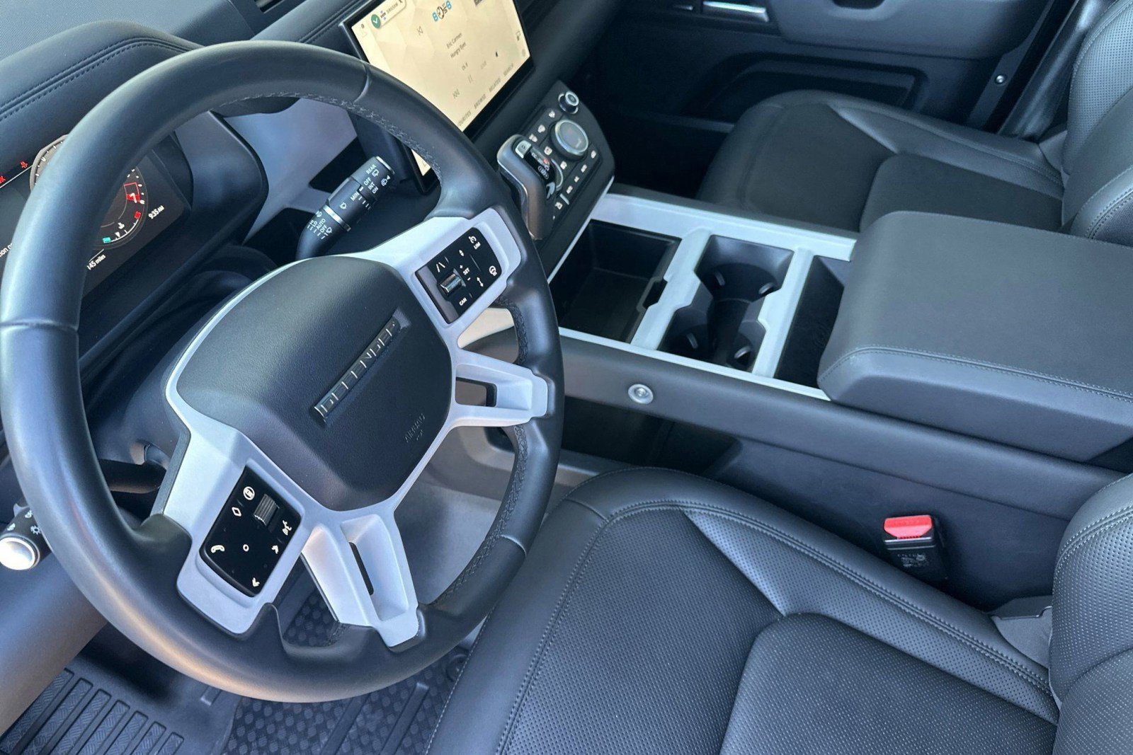 Used 2025 Land Rover Defender 110 S AWD/4WD image 4