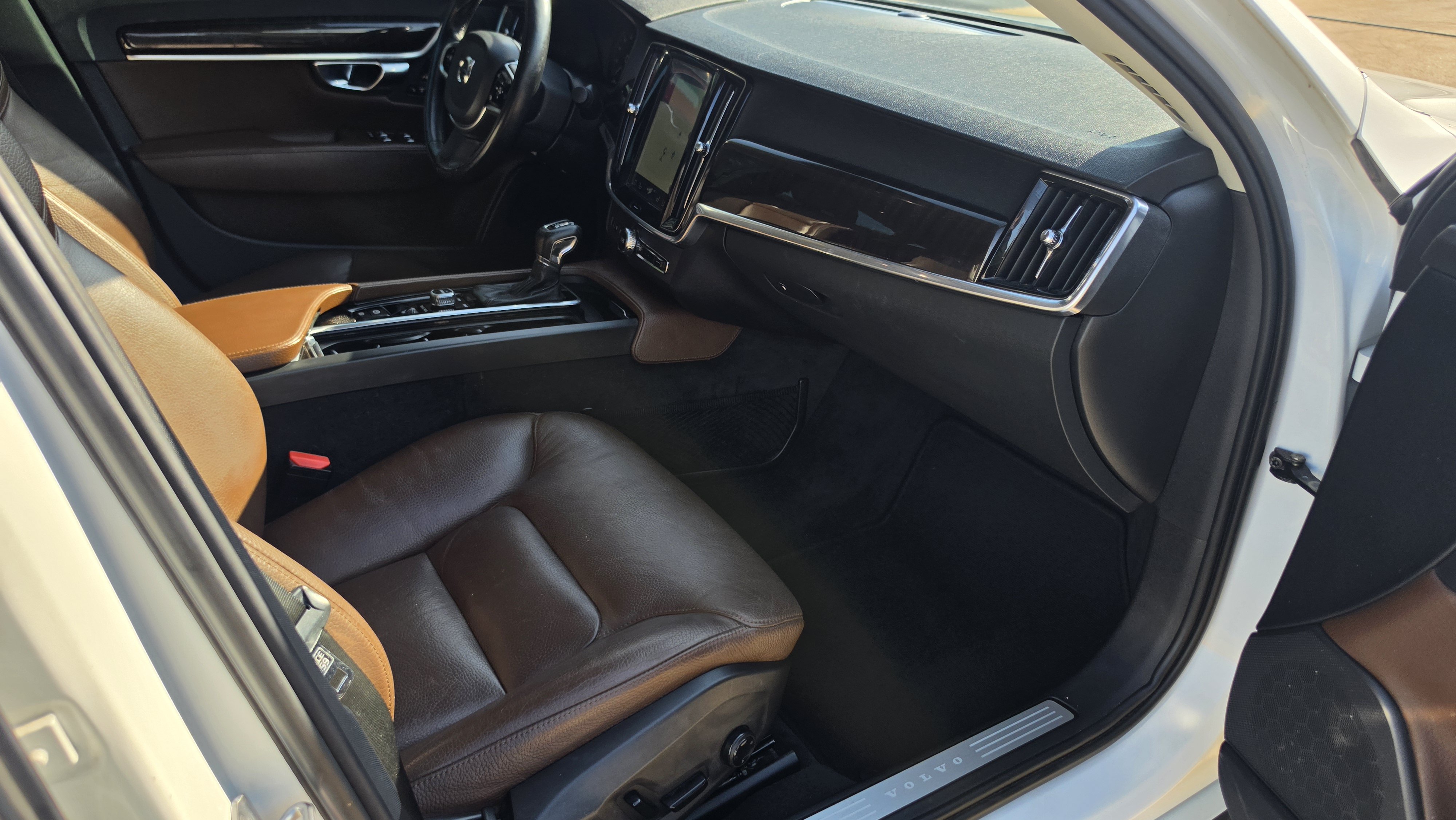 Used 2018 Volvo S90 T5 Momentum FWD image 31