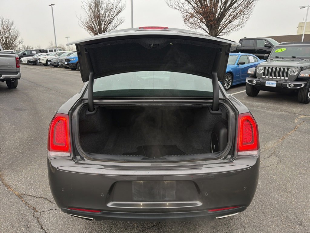 Used 2023 Chrysler 300 S image 9