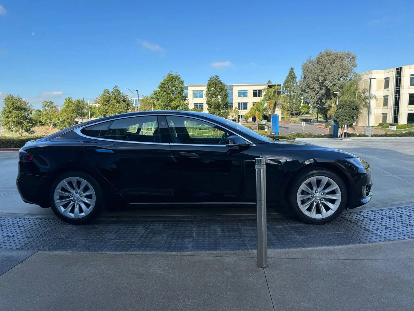Used 2020 Tesla Model S Long Range Plus AWD/4WD image 8