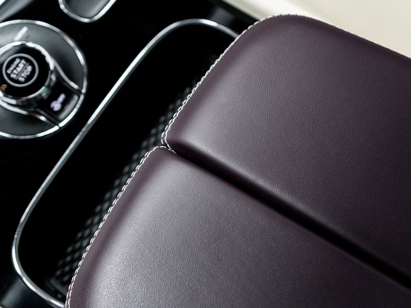 Certified 2023 Bentley Bentayga Extended Wheelbase image 33