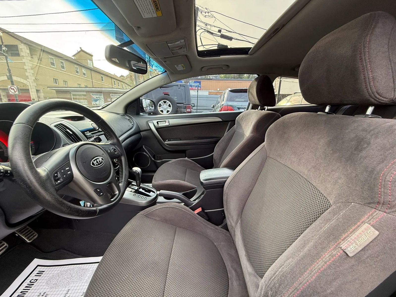 Used 2010 Kia Forte Koup SX image 17