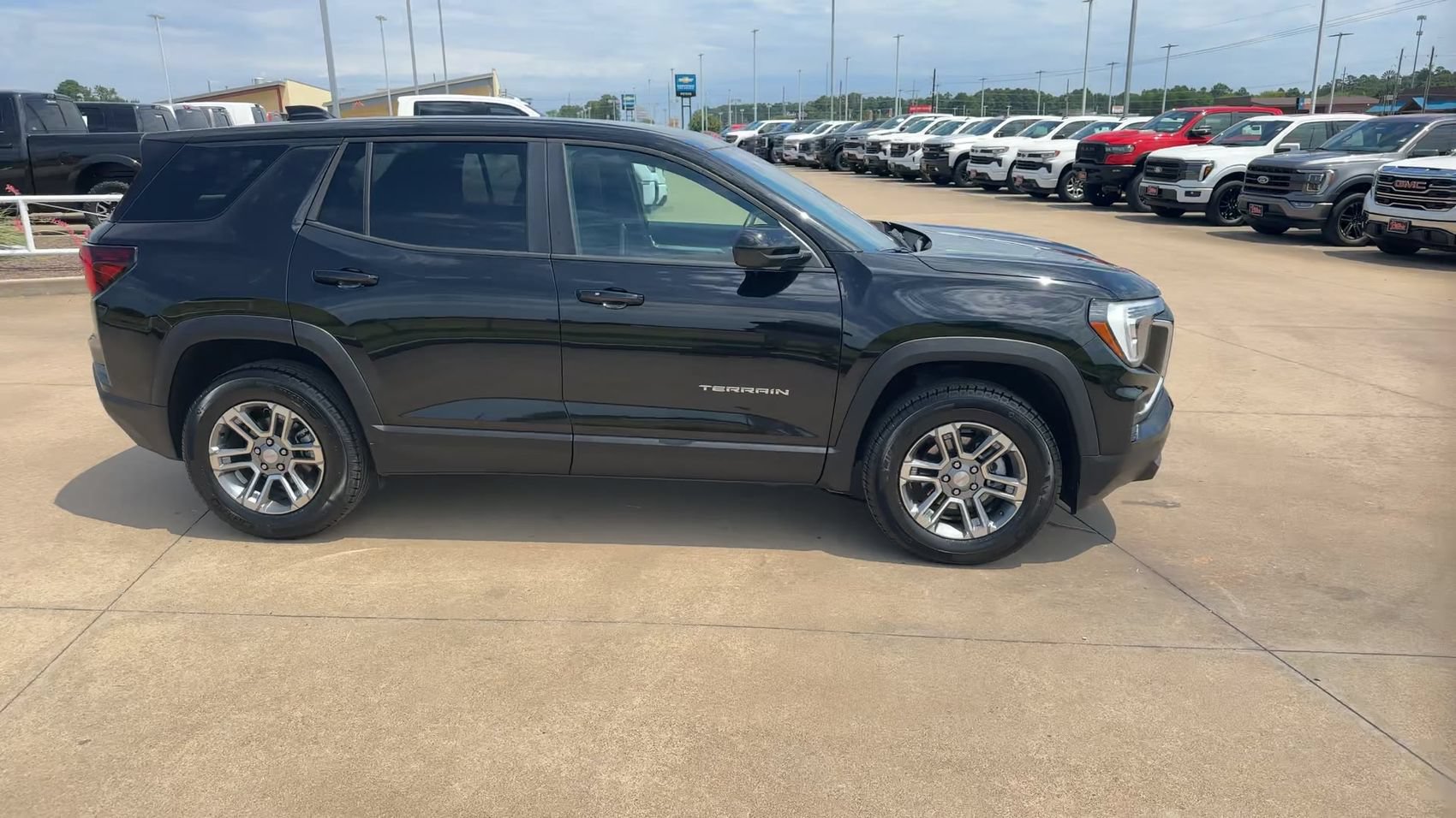 Used 2026 GMC Terrain Elevation FWD image 2