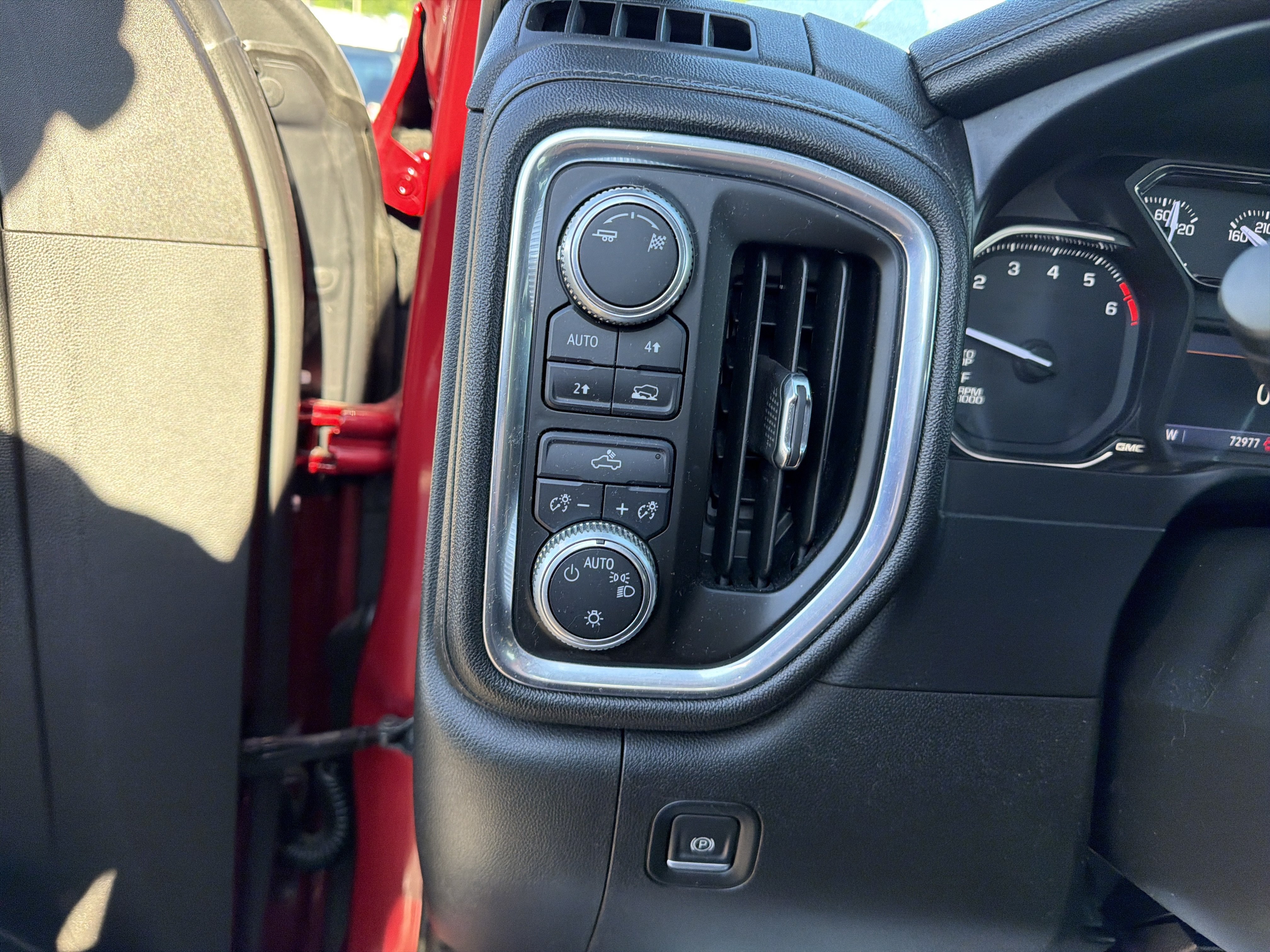 Used 2019 GMC Sierra 1500 SLE w/ SLE Value Package AWD/4WD image 17