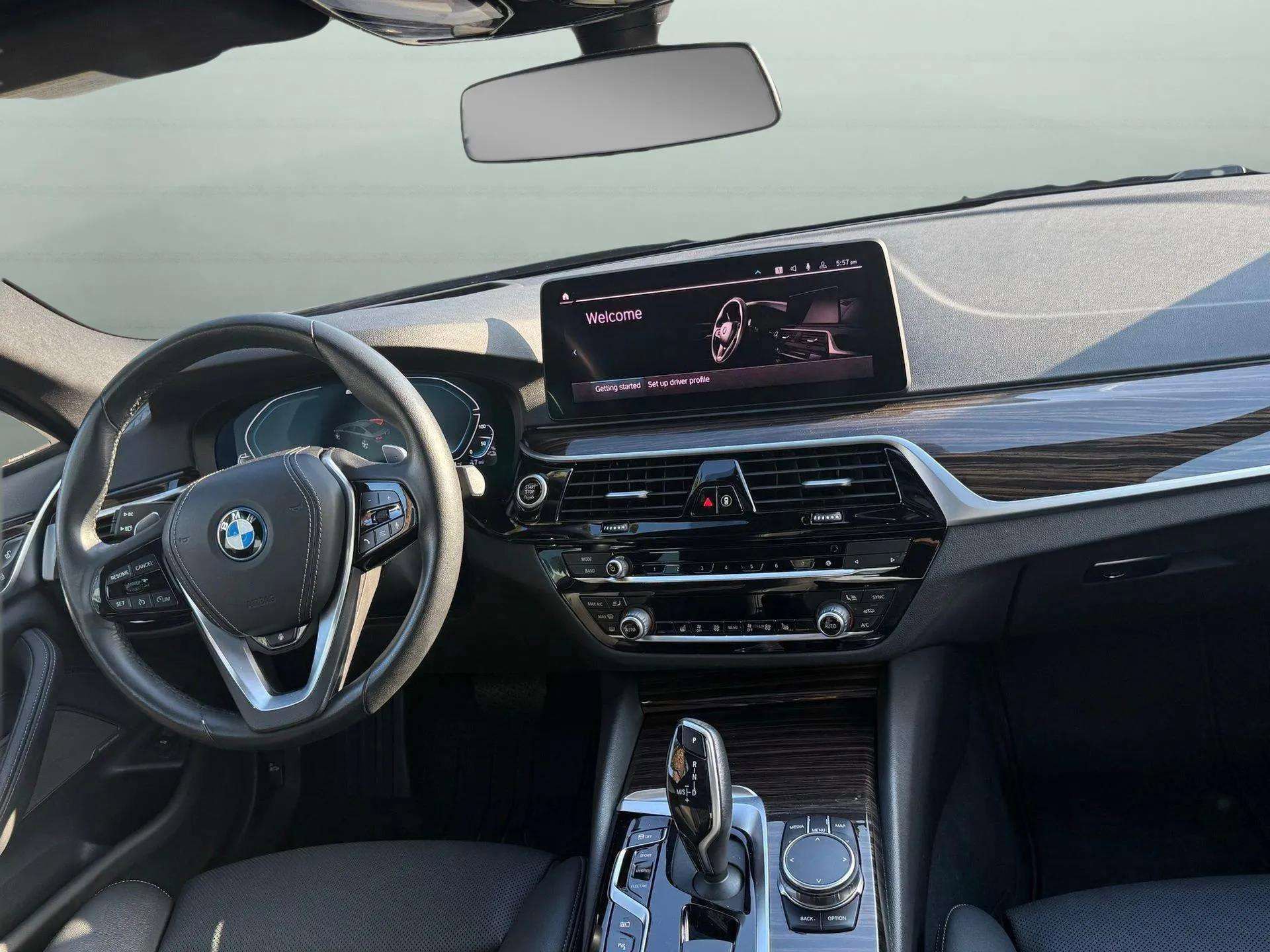 Used 2023 BMW 530e xDrive w/ Premium Package AWD/4WD image 4