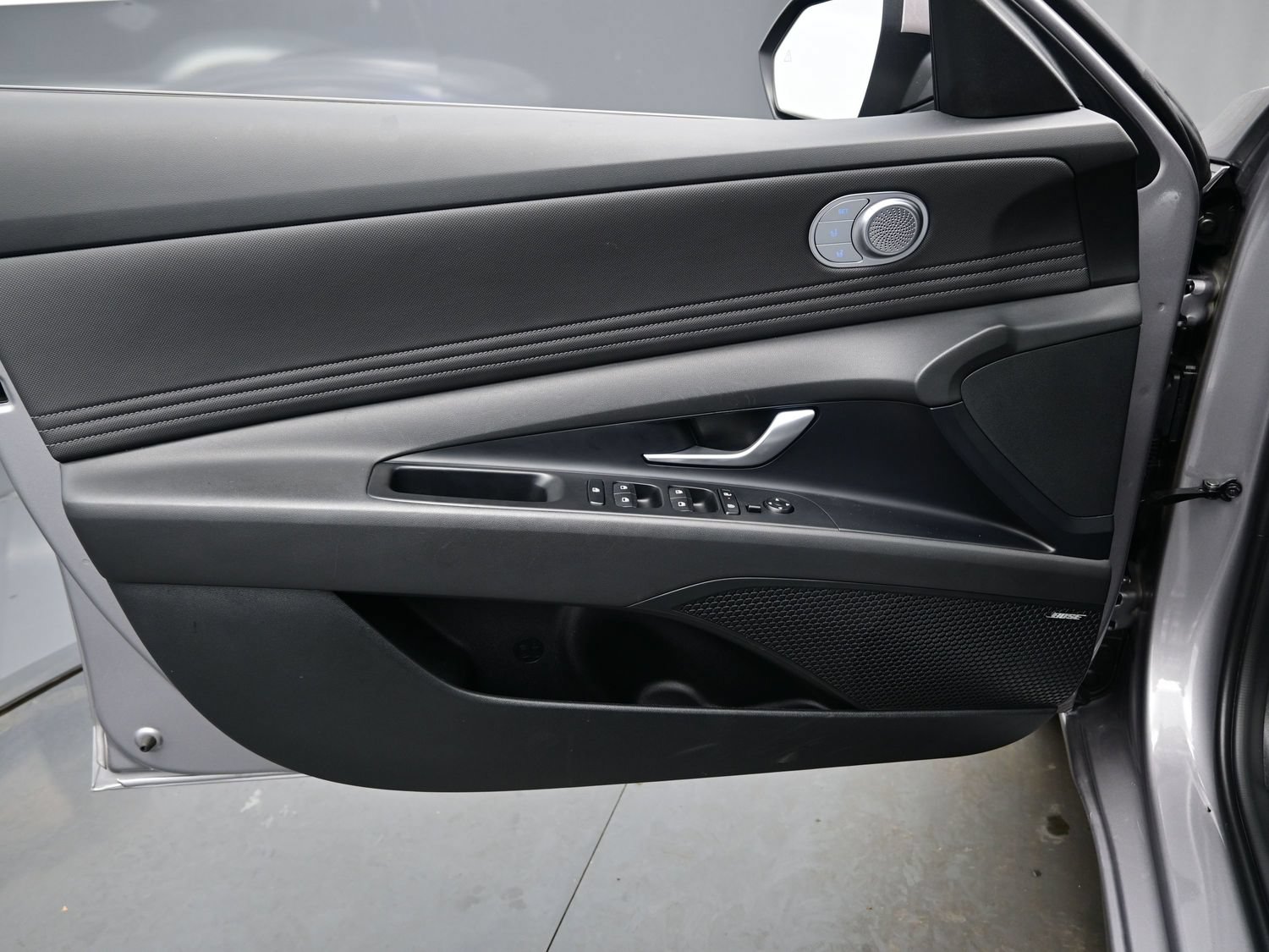 Used 2025 Hyundai Elantra Limited FWD image 9