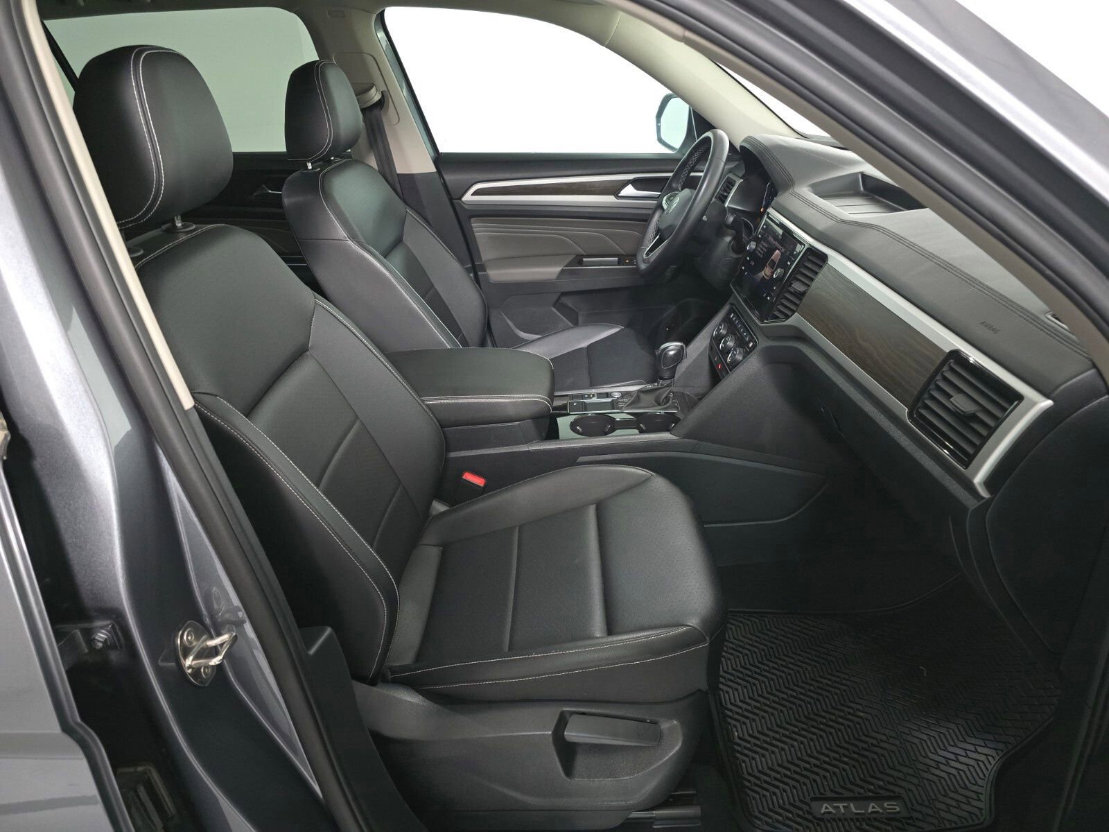 Used 2023 Volkswagen Atlas SE image 23