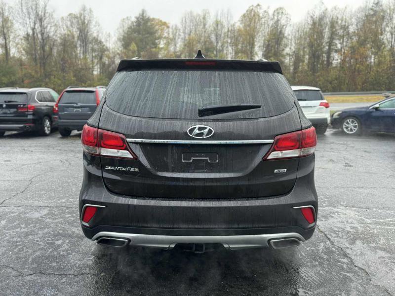 Used 2017 Hyundai Santa Fe SE AWD/4WD image 6
