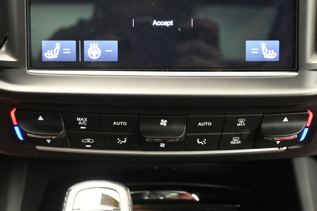 Used 2023 Maserati Levante GT AWD/4WD image 19