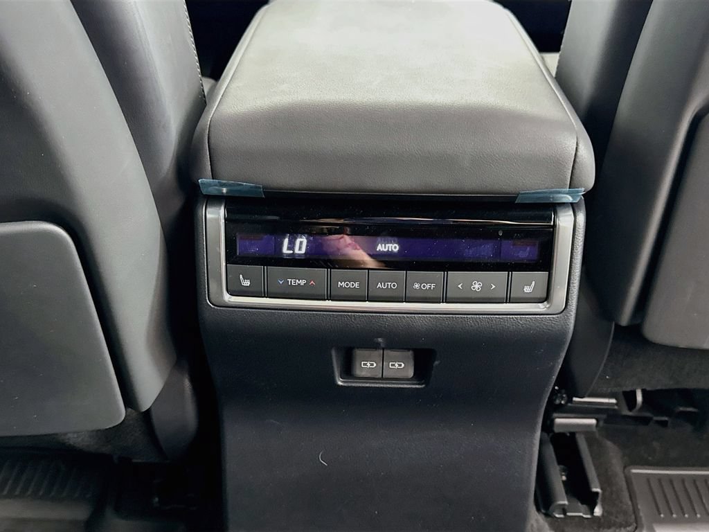 Used 2024 Lexus GX 550 w/ Accessory Package (Z1) AWD/4WD image 27
