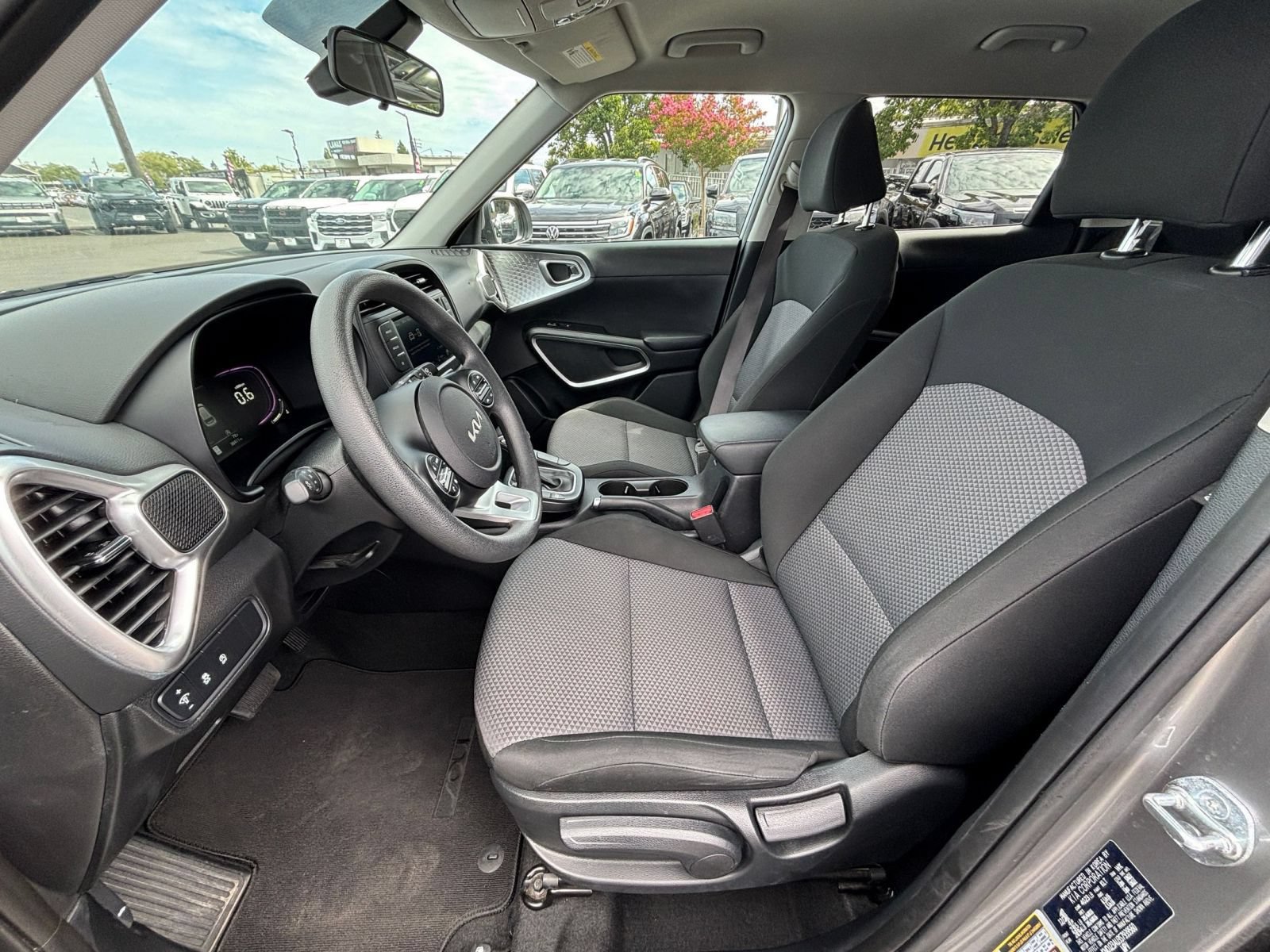 Used 2025 Kia Soul LX w/ LX Technology Package FWD image 20