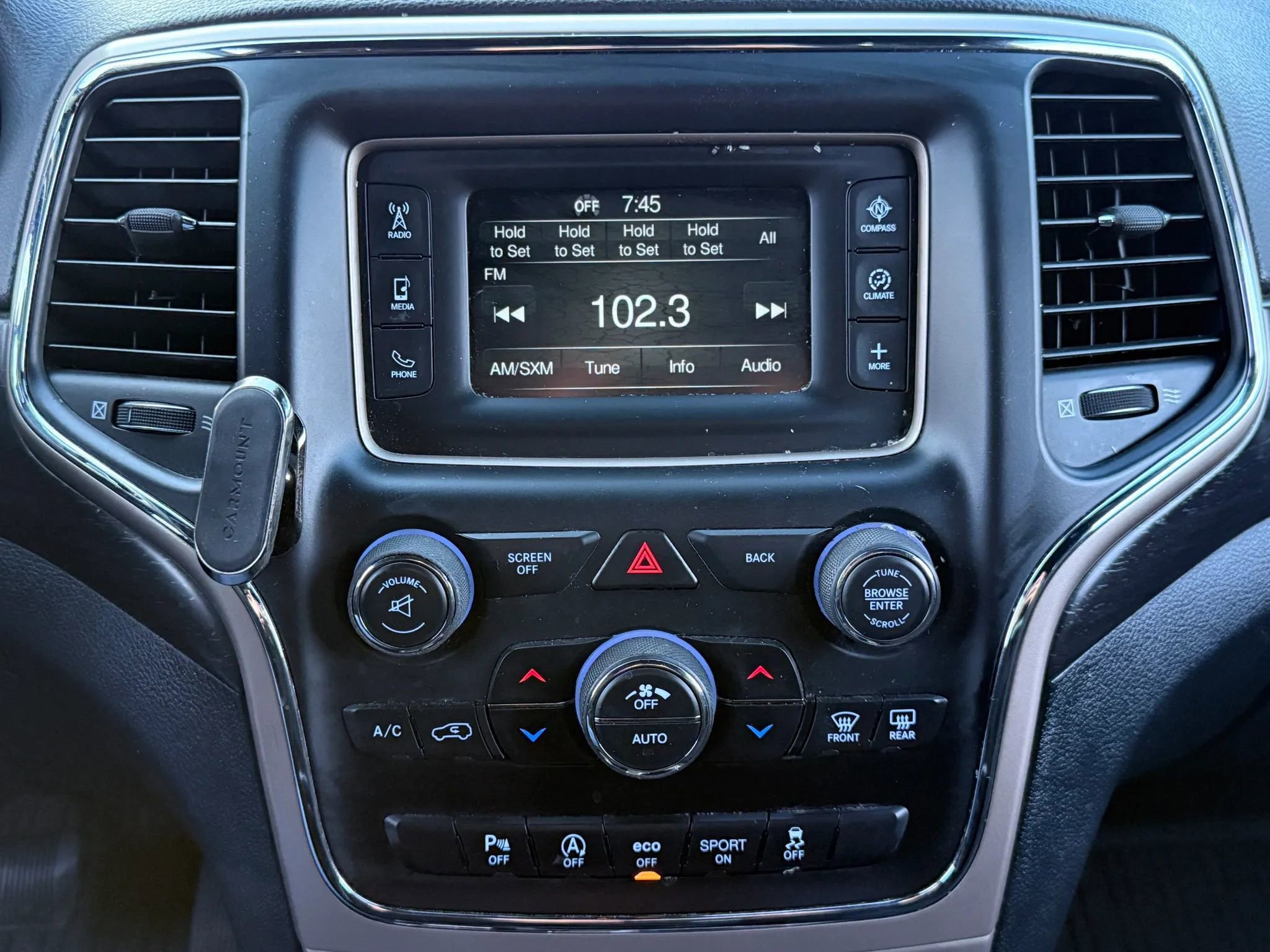 Used 2017 Jeep Grand Cherokee Laredo w/ Quick Order Package 23E AWD/4WD image 25